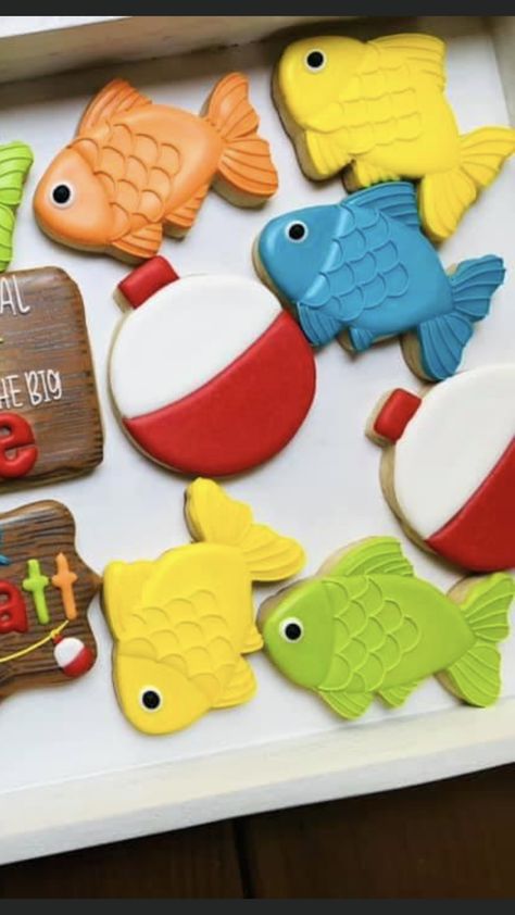 Royal Icing Fish Cookies, Fish Themed Cookies, Fishing Cookies Royal Icing, Fish Cookies Decorated Easy, Fish Sugar Cookies Decorated, Ofishally One Birthday Cookies, Boy Birthday Cookies Decorated, Fishing Cookies Decorated, Summer Royal Icing Cookies