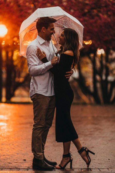 Couples Photos With Umbrella, Rain Engagement Pictures Umbrella, Engagement Photos Umbrella, Rainy Engagement Photos Rain, Raining Engagement Photos, Rainy Proposal Pictures, Engagement Rain Pictures, Dark Photoshoot Couple, Engagement Pictures In The Rain