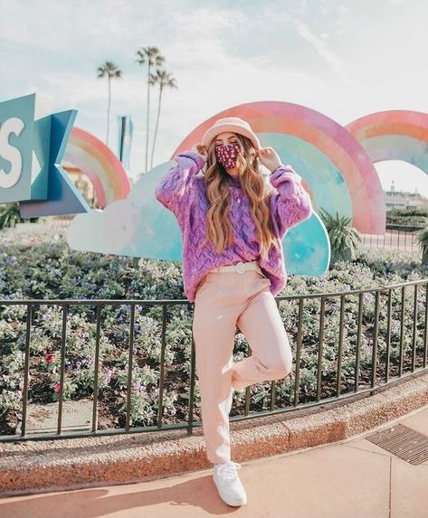 Disney Content Ideas, Heather Photoshoot, Epcot Outfit Ideas, Epcot Outfit, Fav Drink, Disney Poses, Disney Picture Ideas, Disney Swag, Food And Snacks