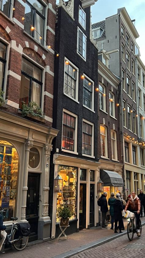 City Walks Aesthetic, Amsterdam City Aesthetic, Amsterdam Travel Aesthetic, Amsterdam In Autumn, Amsterdam Aesthetic Vintage, Amsterdam Aesthetic Winter, City Walk Aesthetic, Amsterdam Netherlands Aesthetic, Pairs Aesthetic