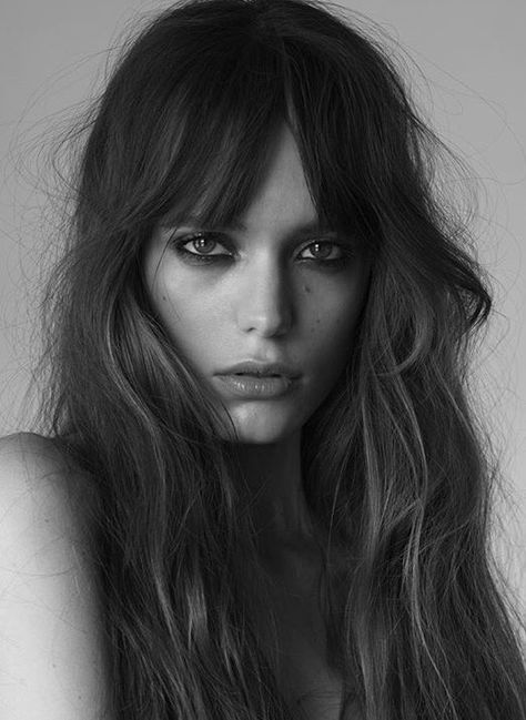 Pierre Toussaint, Frame Inspiration, Long Fringe Hairstyles, Stacy Martin, Model Pose, Fringe Hairstyles, Good Hair Day, Hair Envy, Grunge Hair