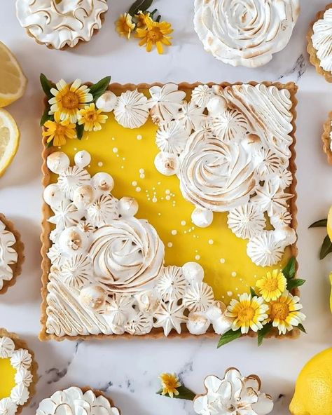 Meringue Tart, Lemon Meringue Tart, Pie Decoration, Dessert Original, Torte Cupcake, Lemon Meringue Pie, Pie Tart, Meringue Pie, Fancy Desserts