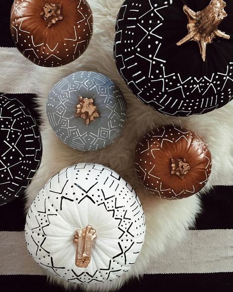 Boho No-Carve Pumpkin Inspiration! Pumpkin Inspiration, Creative Pumpkin Decorating, Pumpkin Decorating Contest, Halloween Trends, Pumpkin Painting Ideas, Boho Halloween, Halloween Memes, Creative Pumpkins, Pumpkin Halloween Decorations