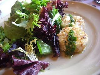 Lindaraxa: Chez Panisse Baked Goat Cheese Salad Panisse Recipe, Goat Milk Recipes, Baked Goat Cheese, Salad Greens, Cold Salad, Autumn Salad, Lettuce Salad, Goat Cheese Salad, Cheese Salad