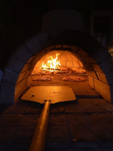 #pizzaoven #pizza #fire #dinner #selfmade #food #photography #aesthetic #dinnerideas #oven #openfirecooking Pizza Oven Aesthetic, Oven Aesthetic, Pizza At Home Aesthetic, Pizza Aesthetic Pictures, Pizza Place Aesthetic, Cooking Pizza Aesthetic, Pizza Aesthetic Night, Pizza Baker, Homemade Pizza Night Aesthetic