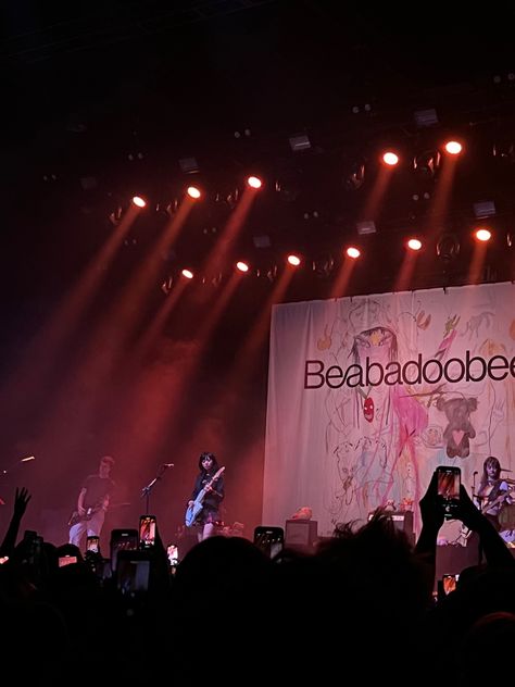 Beabadoobee Concert Aesthetic, The Way Things Go Beabadoobee, Beabadoobee Tour Poster, Beabadoobee Way Things Go, Indie Concert, The Perfect Pair Beabadoobee Spotify, Beabadoobee Concert, Peach Riot, Beabadoobee Performing