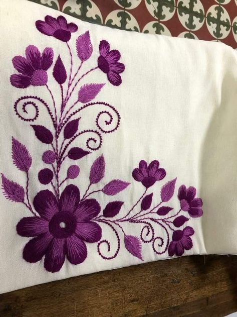 Pillow Embroidery Designs Ideas, Hand Embroidery Bedsheet Designs, Sulaman Pita, Embroidery Lessons, Diy Embroidery Designs, Bantal Sofa, Hand Embroidery Patterns Flowers, Hand Embroidery Videos, Diy Embroidery Patterns