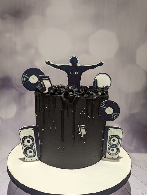 Speaker Cake Ideas, Dj Cakes Ideas, Dj Cake Design, Dj Birthday Cakes For Men, Dj Cake Ideas For Men, Dj Theme Cake, Dj Themed Birthday Party, Rapper Cake, Rapper Birthday Cake