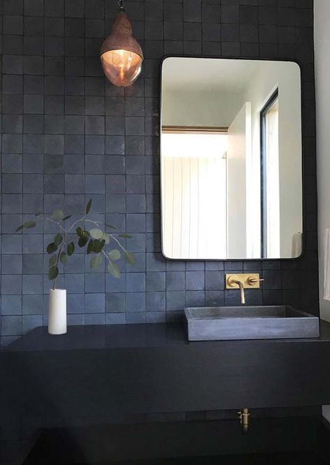 Blue Bathrooms Designs, Dark Bathrooms, Cle Tile, Bad Inspiration, Mirror On The Wall, Bathroom Taps, Big Bathrooms, Apartment Bathroom, Trendy Bathroom