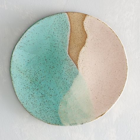 Ceramics Plates Designs, Plate Pottery Painting Ideas, Hana Karim, Ceramic Plates Designs, Clay Glaze, Handmade Ceramics Plates, Clay Plates, Pottery Platter, Speckled Clay