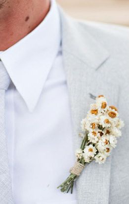 Crisp white and light  blue work well with the daisies Daisy Boutonniere, Daisy Wedding, Boda Mexicana, Lapel Flower, Boutonniere Wedding, Martha Stewart Weddings, Groom Style, Groom And Groomsmen, Fairytale Wedding