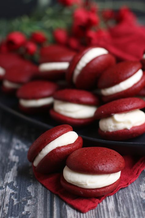 Red Velvet Whoopie PIes - Snowflakes & Coffeecakes Cooking School Red Velvet Whoopie Pie Recipe, Whoopie Pie Filling, Red Velvet Desserts, Amazing Cookie Recipes, Red Velvet Whoopie Pies, Vanilla Cream Cheese, Whoopie Pie Recipe, Christmas Baking Cookies, Bite Size Cookies