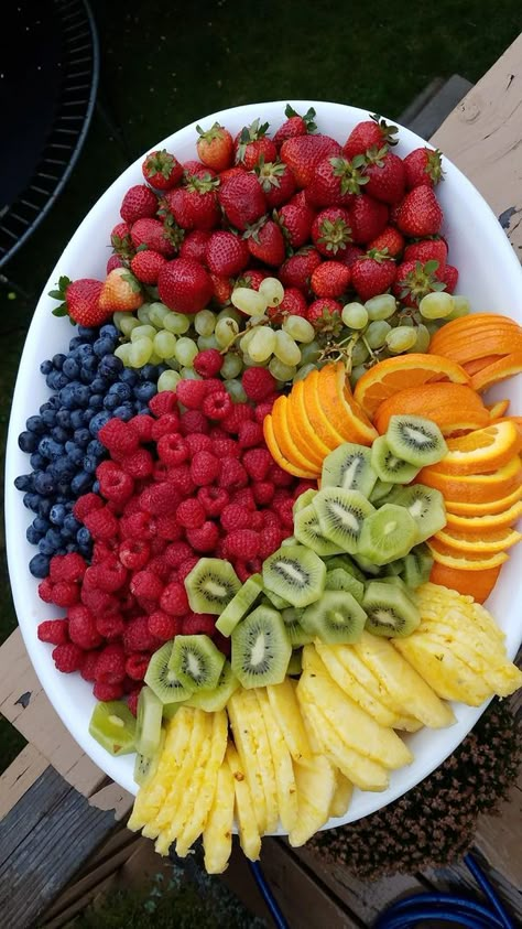 Citrus Themed Charcuterie Board, Fruit And Vegetable Charcuterie Board, Fruit Charcuterie Board Ideas, Summer Fruit Tray, Charcuterie Board Fruit, Fruit Charcuterie Board, Fruit Board, Fruit Platter Designs, Charcuterie Spread