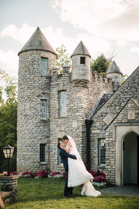 Wedding at Yew Dell Botanical Gardens / Kentucky Wedding Photographer / Louisville KY Garden Wedding Ceremony Arch, Kentucky Wedding Venues, Field Wedding, Wedding Ceremony Arch, Garden Weddings Ceremony, Botanical Gardens Wedding, Bride And Groom Photo, Kentucky Wedding, Professional Wedding Photography