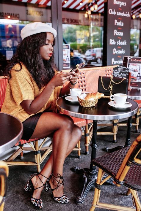 Cafe Photoshoot, Lifestyle Photography Women, Fashion Photography School, Mode Editorials, Creative Fashion Photography, Atlanta Fashion, Parisian Cafe, Branding Photoshoot Inspiration, Club Sandwich