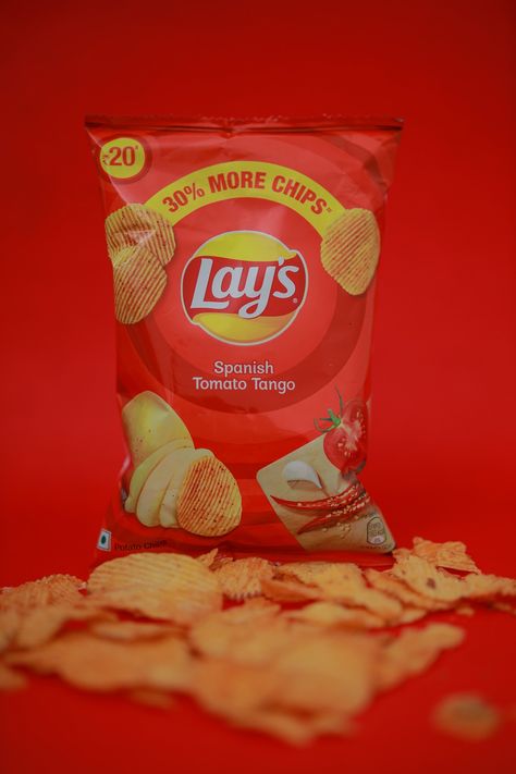 Lays Chips Photography, Food Styling Photography Inspiration, Chips Photoshoot, Fabric Shoot, Food Photography Composition, Salted Potatoes, Chip Packaging, Lays Chips, Creative Advertising Photography