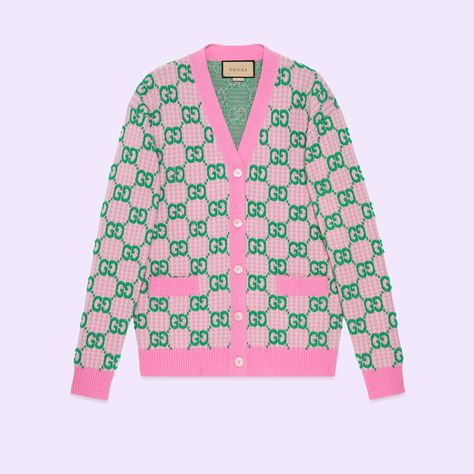 Shop the Wool houndstooth GG cardigan in green at GUCCI.COM. Enjoy Free Shipping and Complimentary Gift Wrapping. Gucci Pullover, Gucci Cardigan, Gucci Sweater, Gucci Outfits, Pink Cardigan, Houndstooth Pattern, Cardigan Fashion, Knitwear Cardigan, Wool Cardigan