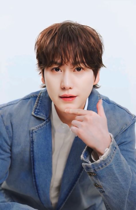 #kyuhyun #chokyuhyun #규현 #キュヒョン #圭贤 #슈퍼주니어 #Superjunior #suju #singer #handsome #korean #music #boygroup #kpop #pop #koreanactor #actor #singer #koreansinger #musical #musicalactor #art #entertainment #seasonsgreetings #calender #2025 Handsome Korean, Cho Kyuhyun, Season's Greetings, Korean Music, Studio Album, Super Junior, Korean Singer, Korean Actors, Love Of My Life