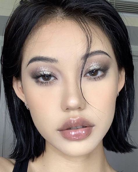 Nutral Makeup Looks, Asian Winter Makeup, Makeup For Blush Dress, Low Contrast Makeup Looks, Low Medium Contrast Makeup, Medium Contrast Makeup Looks, Medium Low Contrast Makeup, Medium High Contrast Makeup, Subtle Christmas Makeup