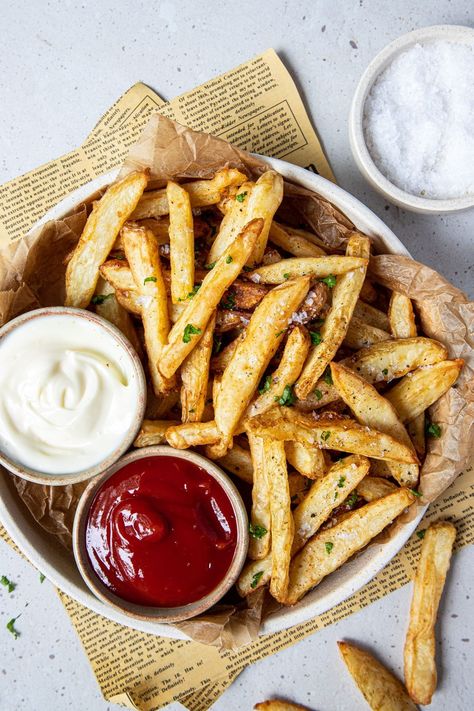 Air Fryer Chips Chips Aesthetic, Noodle Chips In Air Fryer, Airfryer Pasta Chips, Hot Chips, Pasta Chips Air Fryer, Crispy Pasta Chips Air Fryer, Reheat French Fries, Lays Kettle Cooked Chips, Air Fryer Chips