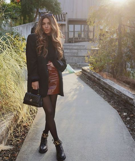 Boots Street Style, Street Style Autumn, Valentino Boots, Parisian Look, Negin Mirsalehi, Concept Clothing, Fashion Queen, Black Leather Ankle Boots, Autumn Street Style