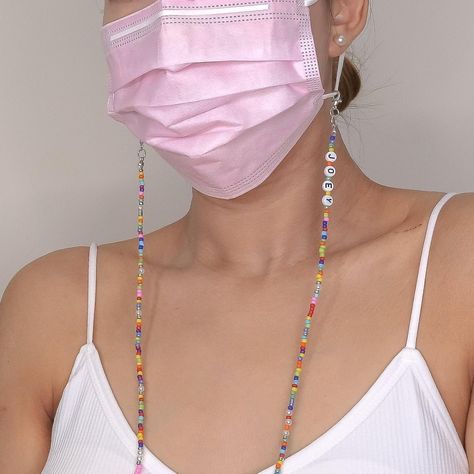 Beaded Mask Chain Holder: We love that this Beaded Mask Chain Holder ($15) can be customized. Beaded Mask Chain, Cute Face Mask Design, Pulseras Kandi, Face Mask Design Ideas, Beaded Mask, Face Mask Lanyard, Chain Ideas, Strap Mask, Chain Mask