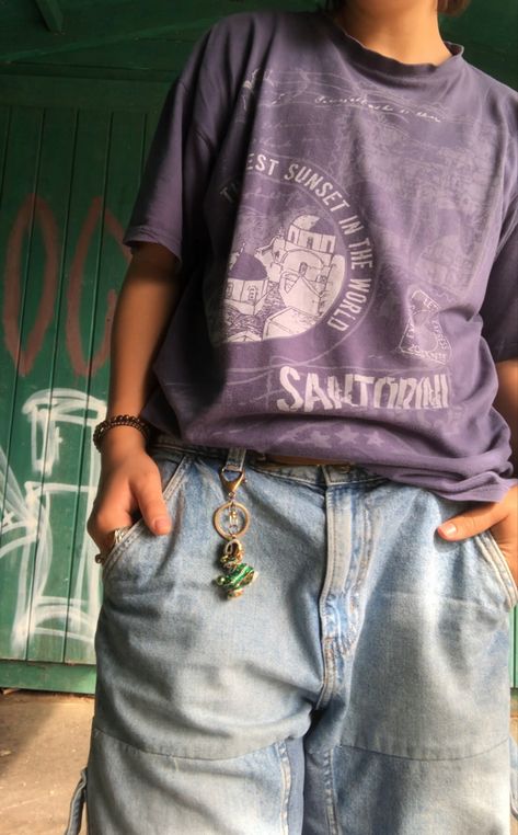 #fashion #aesthetic #ootd #ootdfashion #outfits #whattowear #outfitideas #ideas #summer #summerstyle #nonbinary #skater #baggy #jeans #street #streetstyle #streetwear #streetfashion Nonbinary Aesthetic Fashion, Nonbinary Fashion Summer, Androgynous Outfits, Baggy Tee, Bright Outfits, Outfits 2000s, Aesthetic Ootd, Stunning Outfits, Lovely Clothes