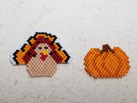 Thanksgiving Beaded Crafts, Thanksgiving Brick Stitch Earrings, Fall Brick Stitch Earrings, Halloween Beading, Halloween Earrings Beaded, Autumn Board, Thanksgiving Earrings, Turkey Run, Bead Animals