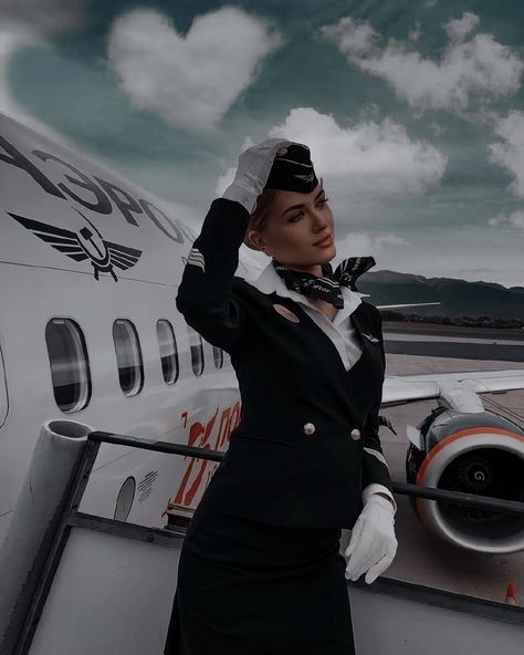 Flight Attendant Aesthetic, Fly Attendant, Flight Attendant Life, Dream Jobs, Air Hostess, Vision Board 2023, Cabin Crew, Flight Attendant, Dream Job