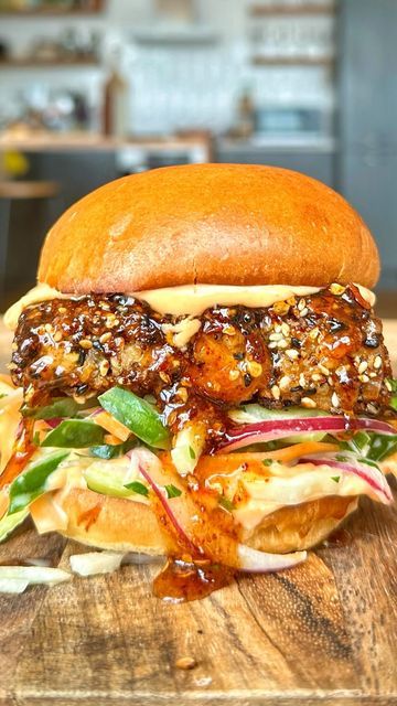 elly smart | comforting vegan recipes on Instagram: "HOT HONEY HALLOUMI BURGER 🍯 follow @ellysplate for more vegan burger recipes I’m back!!! Episode 10 of banging burgers is a delight and perfect for the warmer months, if you make nothing else pls just try the hot honey 🥵 Ingredients (serves 2) Tofu halloumi 220g tofu (cut into 2 square sized patties) Juice of 1 lemon 1 tsp oregano 1 tsp dried mint 1 tsp garlic granules 2 tbsp nutritional yeast 2 tbsp olive oil 1 tsp salt and pepper Vegan Burger Recipes, Honey Halloumi, Cucumber Slaw, Halloumi Burger, Vegan Burger Recipe, Vegan Burger, Hot Honey, Nutritional Yeast, Burger Recipes