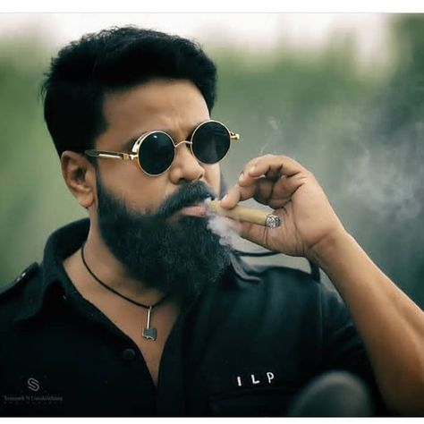 Dileep Actor Malayalam, Dileep Actor, Black Spiderman, Tiger Pictures, Movie Pic, Malayalam Actress, Actors Images, Photo Pose For Man, Top Movies