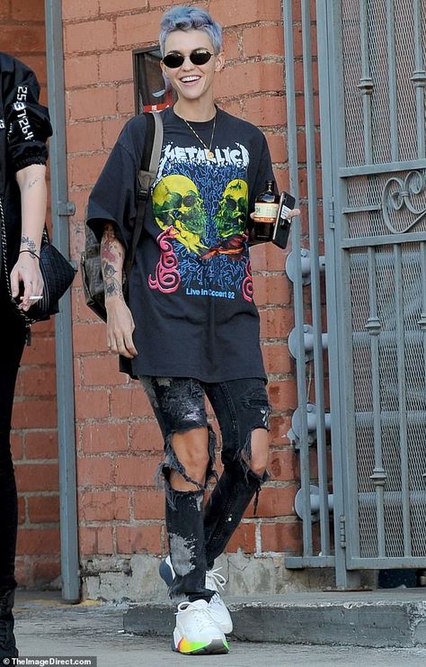 Cool cat: Ruby Rose rocked a casual rock and roll look while out in Beverly Hills on Thursday Metallica Shirt Outfit, Concert Outfit Fall, Concert Outfit Rock, Rocker Chic Style, Rose Street, Metallica Shirt, Country Concert Outfit, Outfits Petite, Hipster Outfits