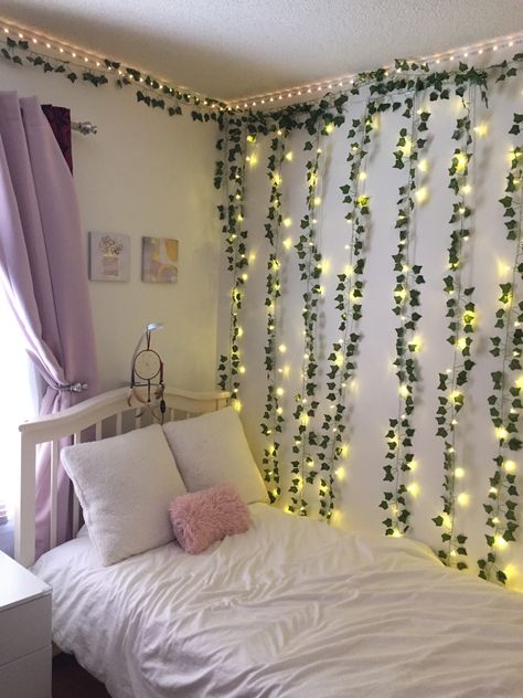 Dark Green And Pink Bedroom Ideas, Led Lights And Vines Bedroom, Pink And Green Aesthetic Bedroom, Simple Pink Aesthetic, Pink And Green Room Aesthetic, Pink And Green Bedroom Aesthetic, Light Green Rooms, Light Pink Rooms, Girls Bedroom Green