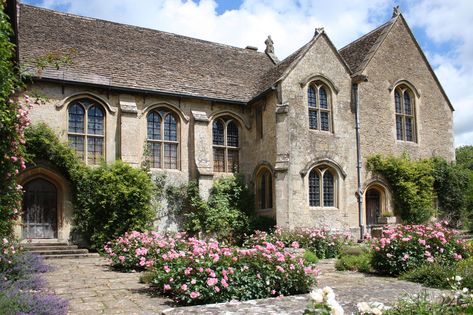 Great Chalfield Manor, Chalfield Manor, English Manor Houses, Country Cottages, Medieval Architecture, English Gardens, English Manor, Manor Houses, Country Houses