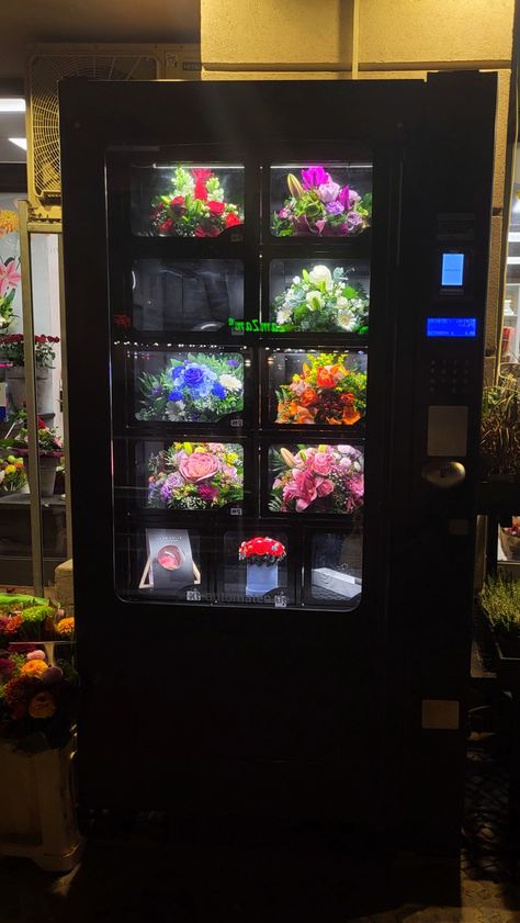 flowers in a vending machine Skincare Vending Machine, Flower Vending Machine, Vending Machine Design, Hospital Gifts, Flower Boutique, Claw Machine, Vending Machines, Smart Money, Vending Machine