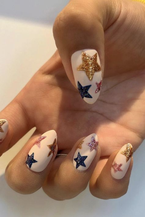 Fourth Of July Nails Minimalist, 4th Of July Star Nails, Modern 4th Of July Nails, Nail Art Designs Stars, Washington Dc Nails, Minimalist 4th Of July Nails, Neutral 4th Of July Nails, Star Design Nails, Subtle Fourth Of July Nails