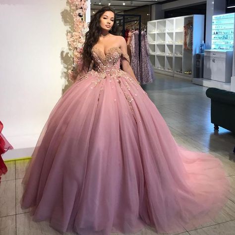 Tulle Quinceanera Dresses, Ball Gown Quinceanera Dresses, Red Ball Gowns, Prom Dresses Off The Shoulder, Pink Ball Gown, Quinceanera Dresses Pink, Pretty Quinceanera Dresses, Tulle Evening Dress, Dresses Ball Gown