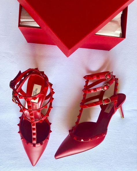 Tkloves on Instagram: “New in, the perfect red #rockstud #allred #valentino #” Valentino Rockstud Shoes, Valentino Rockstud, Valentino Studs, Pretty Things, Purse, Heels, Luxury Fashion, Closet, Red