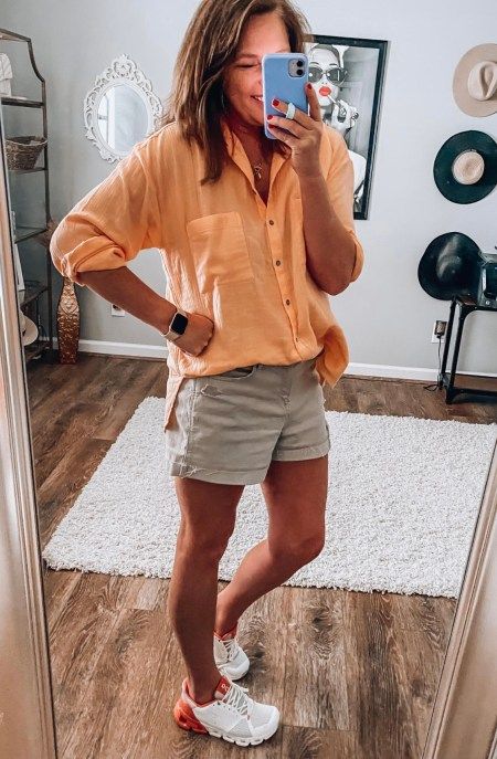 Summer Weekend Outfit, Casual Shorts Outfit, Beverly Ennis Hoyle, Late Summer Outfits, Ladies Outfits, Summer Outfits For Women, Casual Chic Outfits, Casual Summer Outfits For Women, Shorts Outfits Women