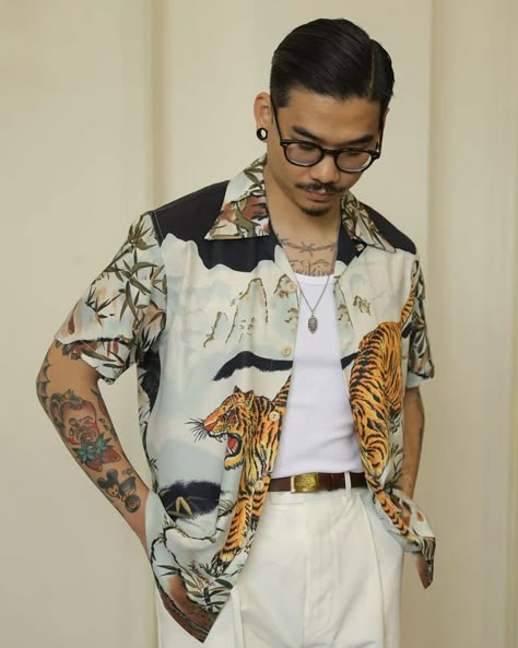 Boho Men Style Summer, Japanese Summer Outfits Men, Hawaiian Shirt Outfit Mens, 90 Fashion Men, Hawaiian Outfit For Men, Hawian Shirt, Hawaiian Outfit Men, Printed Shirt Outfit, Hawaiian Shirt Outfit