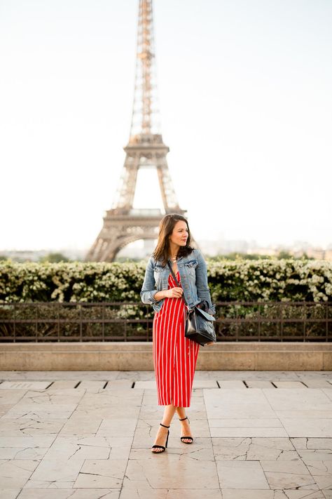 Eiffel Tower Photo Ideas - what to wear in Paris - My Style Vita @mystylevita Eiffel Tower Photo Ideas, Paris Vacation Outfit, Paris Summer Outfits, Paris Trip Outfits, Spring Weekend Outfit, Eiffel Tower Photo, European Travel Outfit, Paris Outfit Ideas, What To Wear In Paris