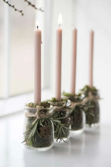 Julkransar Diy, Ideas Decoracion Navidad, Pretty Candle, Lantern Centerpieces, Candle Displays, Natural Christmas, Noel Christmas, Scandinavian Christmas, Christmas Deco