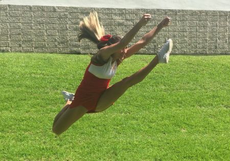 How to do a Cheerleading Front Hurdler Jump Cheerleading Jump Drills, Hurdler Jump Cheerleading, Better Cheer Jumps, Different Cheer Jumps, Panthers Cheer, Cheerleading Jump, Cheerleading Workout, Cheerleading Tips, Cheer Jumps