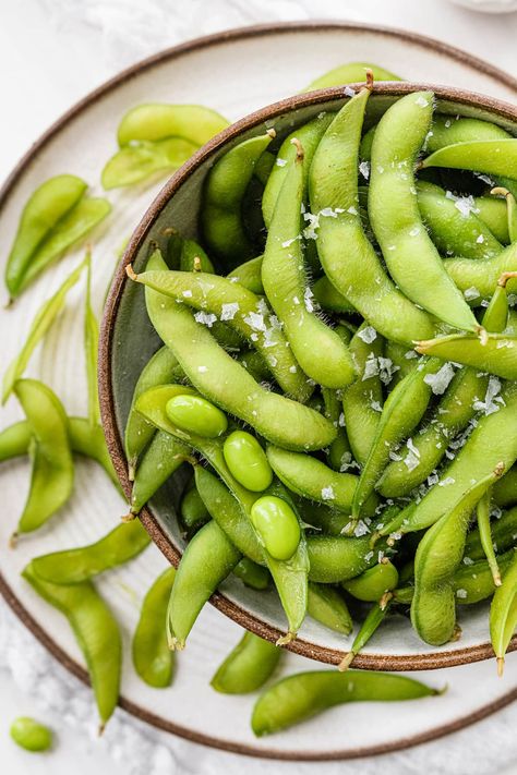 Edamame Recipe, Asian Chopped Salad, Edamame Recipes, Eating Bird Food, Edamame Salad, Power Snacks, Easy Guacamole, Meatless Main Dishes, Clean Eating Meal Plan