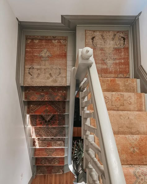 Staircase Makeover, Wood Details, Stair Case, Diy Makeover, Wood Detail, Stair Runner, Wood Chair, Wooden Doors, House Inspiration