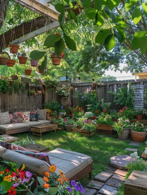 Cute Home Garden, Aesthetic Garden Ideas Backyard, Landscape Design Aesthetic, Gallery Garden Ideas Small Flat, Backyard With Lots Of Trees, Aesthetic Backyard Ideas, Garden For Apartments, Aesthetic Backyards, Garden Life