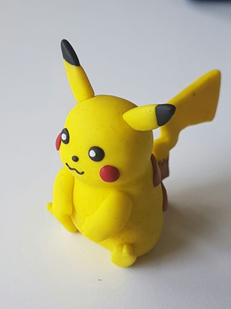 Pikachu Clay Art, Pikachu Polymer Clay, Dort Pokemon, Clay Pikachu, Pokemon Clay Art, Pikachu Pokemon Go, Clay Pokemon, Pokémon Cake, Clay Lesson