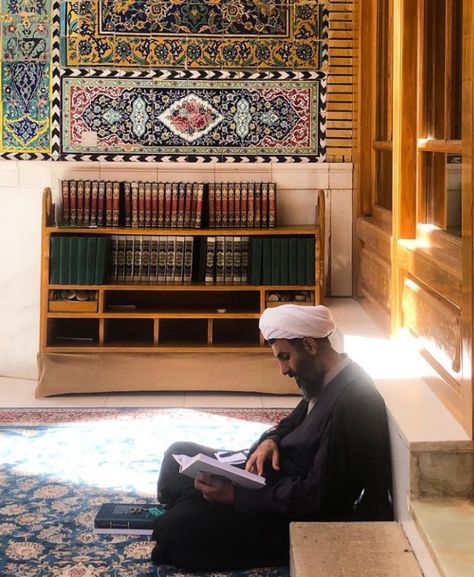 Sufi Aesthetic, Shia Books, Islamic Library, Shia Muslim, Muslim Images, Home Library Design, Encaustic Art, Library Design, Islamic Art Calligraphy