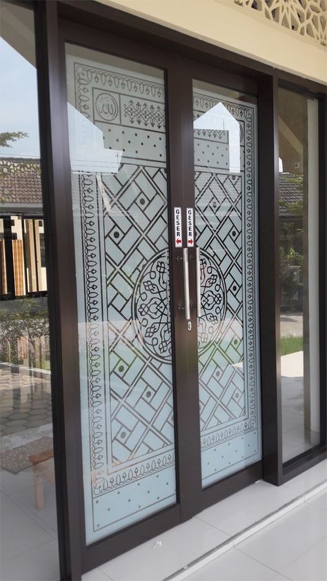 menjual dan memasang sticker sandblast degan berbagai motif , merek , dan dapat di custom sesuai dengan keinginan anda dengan harga yang terjangkau dan barang yang berkuaitas tinggi Sandblasted Glass Design, Masjid Interior, Pintu Masjid, Mosque Design Islamic Architecture, Mode Batik, Mecca Masjid, Glass Door Design, Masjid Nabawi, Flush Door Design