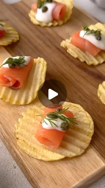 Mini Appetizers For Party, Salmon Snacks, Mini Aperitivos, Puff Pastry Appetizers, Mini Appetizers, Crispy Potatoes, Snacks Für Party, Seafood Dinner, April Showers